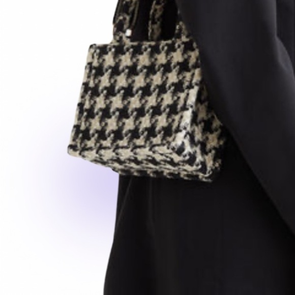 H&M Black and Cream Houndstooth Jacquard Tote Bag - Picture 4 of 17